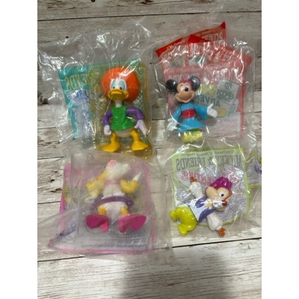 Set of 8 Vintage McDonald's Happy Meal Toys Mickey And Friends Epcot Center - Picture 6 of 6